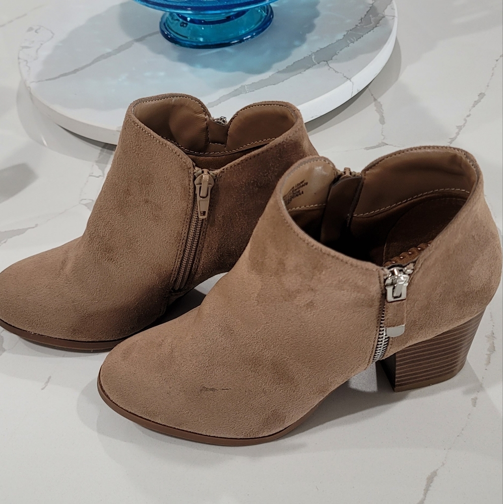 Women ankle boots suede tan sz 6